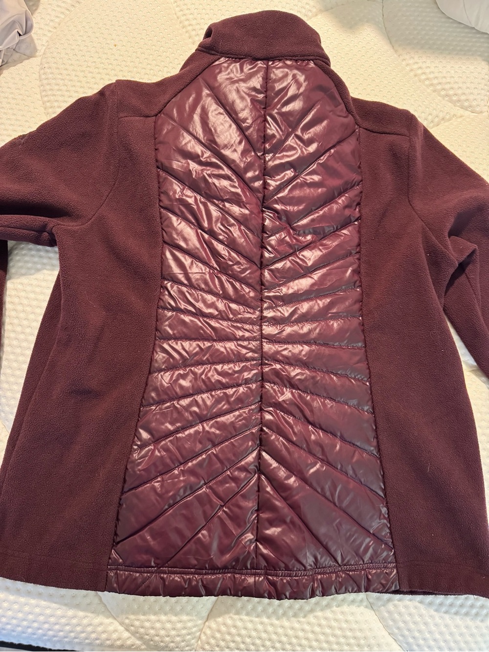 Women’s Quilted Front Fleece Jacket in Burgundy - Picture 4 of 6